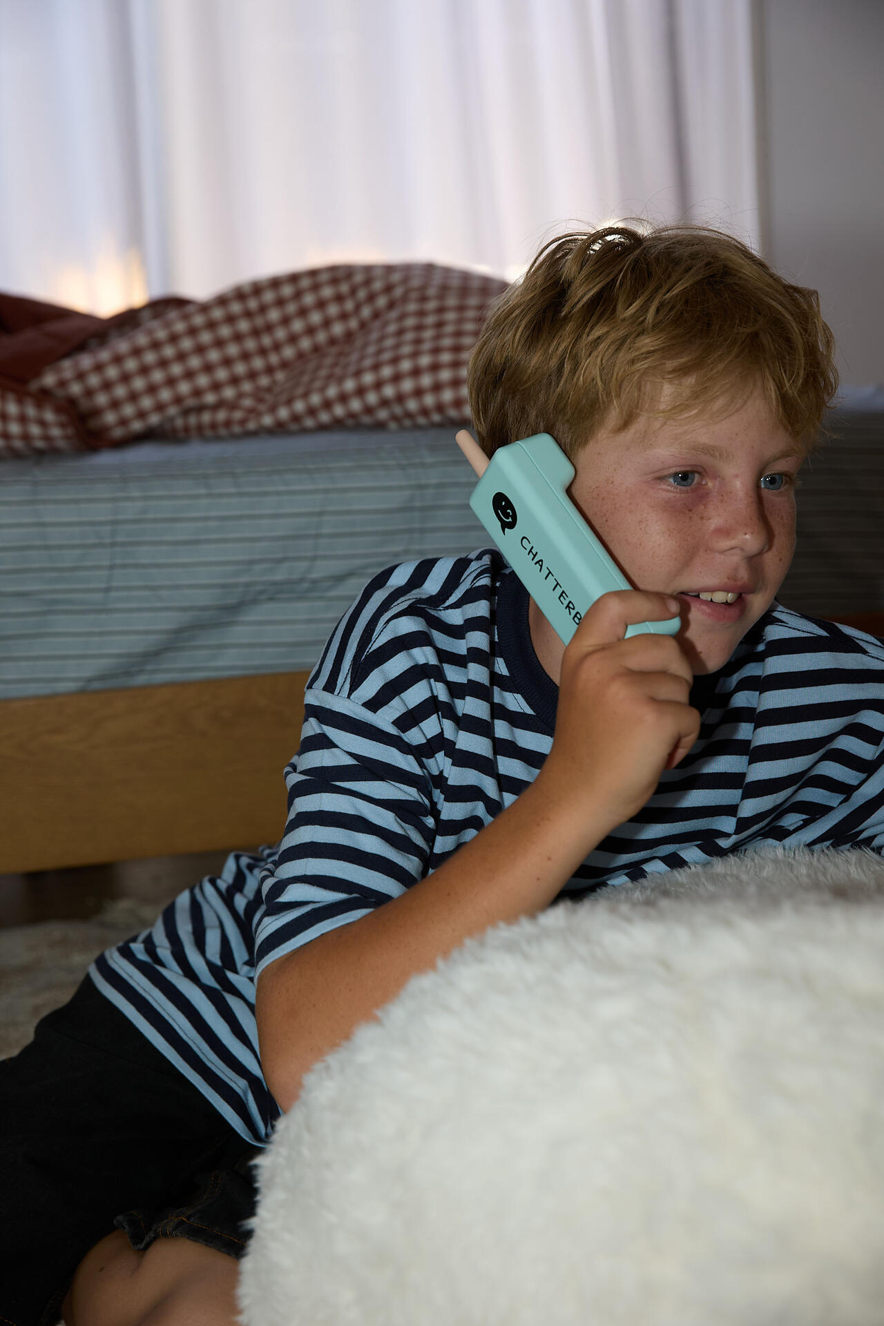 Kids calling friends using Waffle push-to-talk kids phone